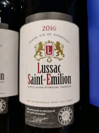 Cette philosophie parcellaire conduit à élaborer des cuvées uniques qui reflètent la typicité d'un lieu. Expert Club Lussac Saint Emilion Vivino