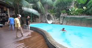 Di kawasan ini, olivia membangun rumah berukuran sangat besar. Uniknya Kolam Renang 7 Seleb Dari Minimalis Hingga Mirip Waterpark