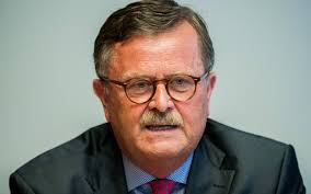 Ärztepräsident Frank Ulrich Montgomery: 5000 offene Stellen für Ärzte in  Krankenhäuser