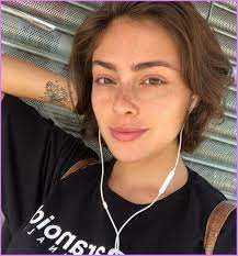 However, appearing on the runway in 2016, men's hairstyles quickly gained in. Pin By Lin Mul On Ucesy In 2021 Tomboy Long Hair Androgynous Haircut Short Hair Tomboy