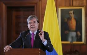 El ministro de defensa de chile y el almirante leiva responden a duras declaraciones de diputado comunista contra la armada de chile. Carlos Holmes Trujillo El Nuevo Ministro De Defensa