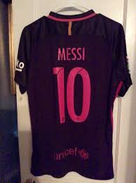 Na tarde de hoje, o clube catalão anunciou a saída do atacante, que estava sem contrato desde o fim da última temporada. 44 Lionel Messi Barcelona Jersey Ideas Lionel Messi Barcelona Barcelona Jerseys Lionel Messi