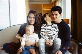 He was born on 12 feb 1983 jakarta, indonesia, her father name not know and mather name not know, iko uwais is an indonesian actor in indonesia, iko uwais age 37 years 1 months 11 days , and nationality indonesian, 1.68 m her original height and her weight 75 kg. 7 Momen Quality Time Sederhana Iko Uwais Bareng Keluarga Kecilnya Foto 1