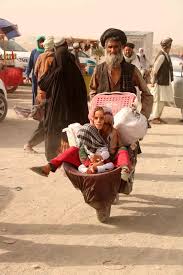 «la strada che dalla persia porta a herat segue da presso le montagne fino all'incrocio con la strada di kushk, e di qui comincia a scendere verso la città. Afghanistan Migliaia In Fuga Dai Combattimenti A Kandahar Asia Ansa