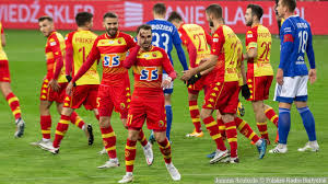 Kibice mają pojawić się w liczbie 25 procent pojemności trybun dopiero 19 czerwca. Caly Mecz Jagiellonia Bialystok Wisla Plock 5 2 23 11 2020 Youtube