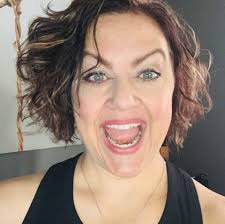 Jen Cortes's Instagram, Twitter & Facebook