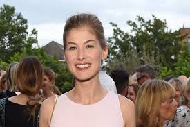 Due to her parents' work, she spent her early childhood traveling around europe. Rosamund Pike S Transcendental Meditation App Here S What Happened When I Tried It Evening Standard