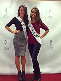 Η πρώην σταρ ελλάς στο βίντεο φαίνεται να κάνει δώρο στον βασίλη σπανούλη ένα ξύλινο κουτάκι… το οποίο περιείχε μέσα ένα τεστ εγκυμοσύνης! H Nea Star Ellas 2015 Einai Edw Queen Gr