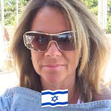 Need suggestions for a good oral surgeon need a tooth pulled that connected  to sinus cavity dentist suggest oral surgeon