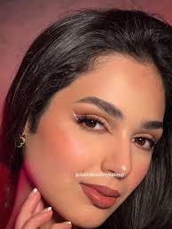 Hello 👋🏽 my name is Zee & I would love to collaborate w/ others. I model  but I prefer to do makeup , nails , or hair for a shoot. Follow my