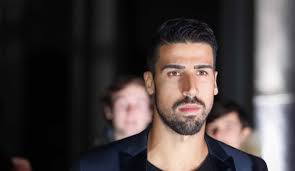 Sami khedira a prolongé son contrat avec la juventus jusqu'en 2021. Khedira Renews Bianconeri Contract Until 2021 Juventus