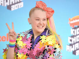 Jojo siwa is an american singer, dancer and youtube personality who's famous for donning big bows in her hair and for her hit singles boomerang and hold the drama. Jojo Siwa Talks About Her Makeup Being Recalled In New Video