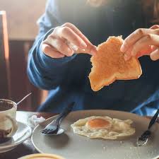 Eating foods such as veggies, nuts, seeds, lean proteins, and fruits can enhance the weight loss benefits of intermittent fasting. What Breaks A Fast When Intermittent Fasting What To Eat Avoid
