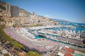 It was 1929 when racing engines first reverberated around the principality, after cigarette manufacturer antony noghes decided to organise a race with his pals from the automobile club de monaco. F1 Grand Prix Von Monaco Komplette Anleitung 2021 Von Iconic Riviera