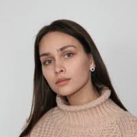 Anna Holub's Instagram, Twitter & Facebook