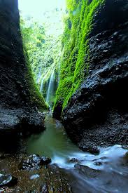 Lukisan, air terjun terbear yang berlokasi di dua negara bagian new york, amerika serikat dan ontario, kanada ini merupaka air terjun paling besar dan juga terkenal di dunia. Free Air Terjun Wallpaper Air Terjun Wallpaper Download Wallpaperuse 1