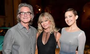 Jeanna) was born in washington, d.c., united states. Goldie Hawn Looks Unrecognisable With Short Hair In Incredible School Photos Years Before Meeting Kurt Russell Hello