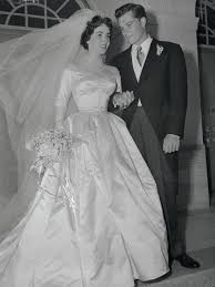 Liz Taylor Erstes Brautkleid Braut Hochzeitsfeier Ideen Kleid Hochzeit