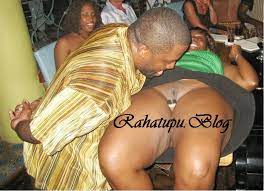 Nikuona binti wazuri wakiwa uchi kwenye baa /na wenye hipusi kubwa Wanawake Wenye Matako Makubwa Wakiwa Uchi