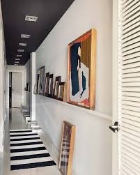 Decoration Couloir Long Et Etroit 11 Astuces Efficaces Erreurs A Eviter Decorer Un Couloir Couloir Long Idee Deco Couloir