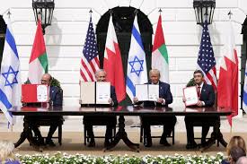 Takbir dan ucapan syukur sedang dirayakan oleh para saudara kita di palestina, seluruh pemuda palestina bersujud syukur atas genjatan senjata yang dilakukan oleh tentara israel yang menarik mundur. Mengapa Sejumlah Negara Arab Kini Memilih Berdamai Dengan Israel Halaman All Kompas Com