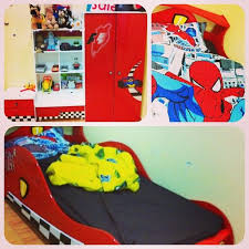 للبيع غرفة اطفال F1 اربع قطع سرير وكبت بابين ومكتب رفوف وكمديون لون احمر وابيض بحالة ممتازة اتصل لمعرفة سعرك Kids Rugs Toddler Bed Home Decor