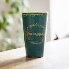 Der Herr Der Ringe Glas Mit Leder Metall Effekt Prancing Pony Geschenke Und Gadgets Fur Nerds Online Kaufen Getdigital