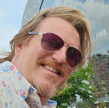 An Oscar Mayer Wienermobile has crashed in Pennsylvania: "No one hurt, but  the wiener is in bad shape" http://cbsn.ws/1MqYe32