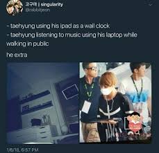 traducao taehyung usando o ipad dele como relogio de parece taehyung ouvindo musica no notebook enquanto anda bts memes kpop memes bts bts memes hilarious