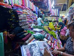 Namun karena pertimbangan jarak dan cuti yang terbatas, kami memutuskan ke ho chi mengunjungi cu chi tunnel dengan guide membuat pengunjung lebih paham dibanding datang sendiri. Cara Dapat Harga Murah Jika Ingin Shopping Di Vietnam Libur