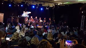 Retrouvez tous les détails des 4 saisons et des 24 épisodes de la série, ainsi que toutes les news et les vidéos. Dix Pour Cent Sur France 2 Et En Streaming Replay Bulles De Culture