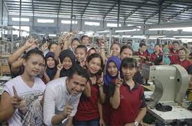 Check spelling or type a new query. Kunjungi Dua Pabrik Di Nganjuk Emil Disambut Histeris Ribuan Buruh
