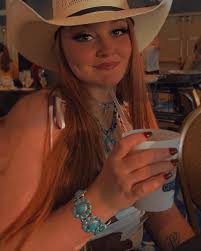 ℰ𝓂𝒾𝓁𝓎 𝒜𝓁ℯ𝓍𝒶𝓃𝒹𝓇𝒾𝒶 𝒥𝒶𝒸𝓀𝓈ℴ𝓃