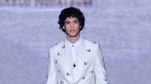 La sua griffe è nota nel mondo soprattutto per i suoi abiti maschili da cerimonia. Carlo Pignatelli Bridal Spring 2020 Collection Vogue