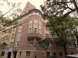 All diese faktoren machen augsburg zu einer attraktiven wohnstadt, was auch den markt der mietwohnung deutlich belebt hat. 7 Zimmer Wohnung Zu Vermieten Beethovenstrasse 1 86150 Augsburg Innenstadt Mapio Net