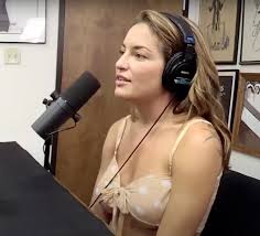 کیسا سینز - ویکی‌پدیا، دانشنامهٔ آزاد