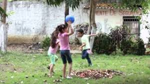 A continuación se le presentarán 5 instructivos cortos para juegos de patio juego de las escondidillas. Juegos Tradicionales Del Caribe El Congelado Youtube