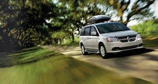 An ergonomic steering wheel and a instrument panel that is even more legible with its refreshed graphics and backlighting. Dodge Grand Caravan Vs Chrysler Pacifica