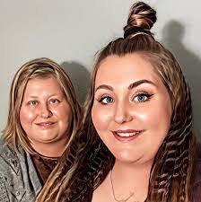 Molly Ellinger's Instagram, Twitter & Facebook