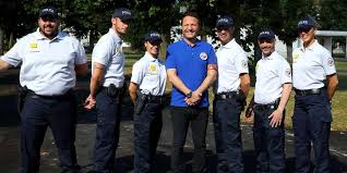 Ils ne cherchent pas un soutien comme un guide d'interprétation ou une visite en autocar», souligne la présidente et cheffe de la direction de l. Videos Les Touristes De Tf1 En Immersion A L Ecole De Police De Perigueux