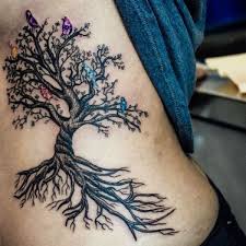 Baum Tattoo Seine Bedeutung Und 40 Tolle Design Ideen Tree Tattoo Willow Tree Tattoos Neck Tattoo