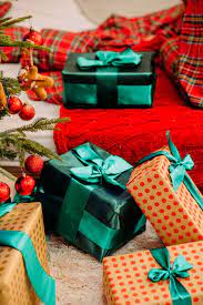 If you are thinking about changing the background, if you are tired of the old wallpaper on your phone and want to replace it. Best Christmas Wallpaper For Your Home Screen Aesthetic Popsugar Tech