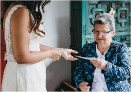 Puedes leer más artículos similares a libros recomendados para padres y madres adoptivos, en la categoría de adopción en guiainfantil.com. Lo Que Una Madre Le Dira A Su Hija El Dia De La Boda