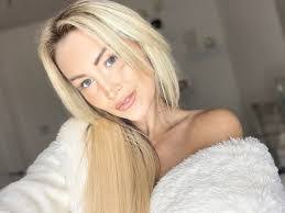 Melody May's Instagram, Twitter & Facebook