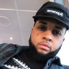 Is Citi field along a flight path? There's constant roar of turbines during  the game.