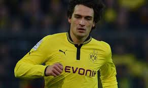 Matchday borussia dortmund vs fc schalke 04. Manchester City To Jostle With Barcelona For Mats Hummels Football Sport Express Co Uk