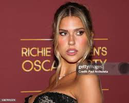 Kara Richie's Instagram, Twitter & Facebook