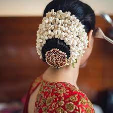 Blouse Blousedesign Tunicblouse Trendyblouse Designerblouses Sareewomen Sareeblo Bridal Hair Buns South Indian Wedding Hairstyles Indian Bride Hairstyle