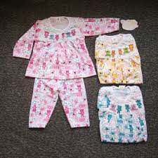 Buah yang diberikan untuk bayi juga harus dihaluskan sehingga bayi bisa. 84 Gambar Baju Bayi Tidur Paling Bagus Modelbaju Id