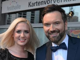 Charterfolg von musik die in rtl show ich bin ein star holt mich hier raus (dschungelcamp) gespielt wurden. Sarah Knappik Und Ingo Nommsen Was Steckt Hinter Der Trennung Trend Magazin Sarah Knappik Reiche Manner Ingo